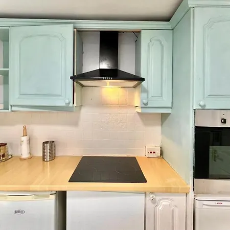 In House - 1-spacious Modern Duplex 2b2b Guest house