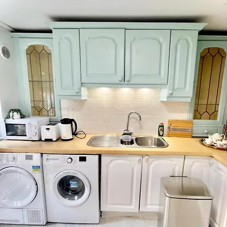 In House - 1-spacious Modern Duplex 2b2b Vendégház
