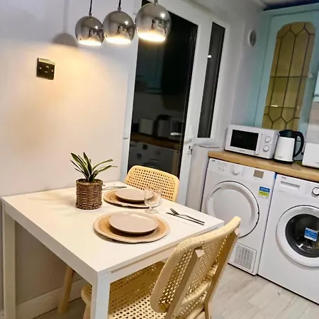 In House - 1-spacious Modern Duplex 2b2b Guest house *