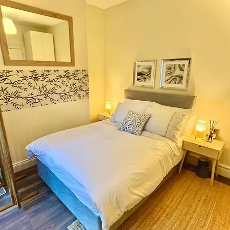 In House - 1-spacious Modern Duplex 2b2b Vendégház